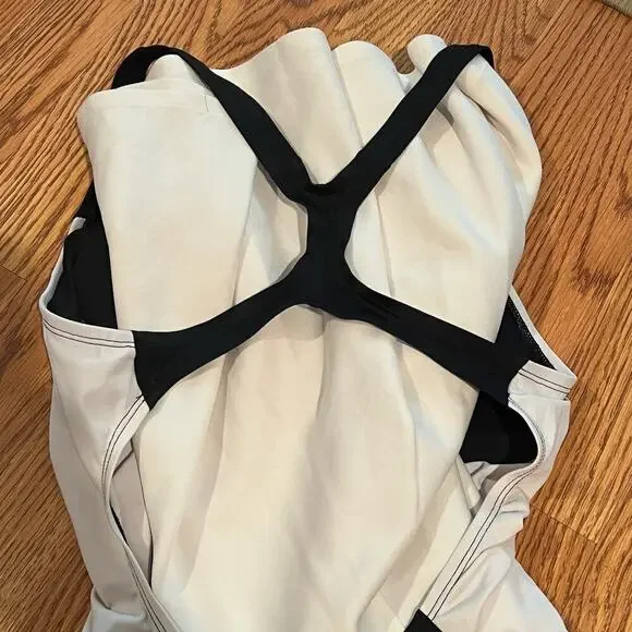 Nike Athletic Racing Swimsuit 1 piece Women’s Size M Black & White NESS9362 Swim - Picture 4 of 9